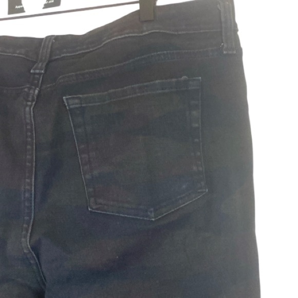 TIME and TRU camo jeans high waist 4button closure high rise// 16 - Picture 5 of 6